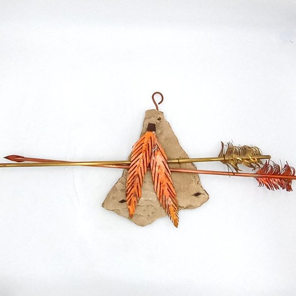 Native American Style Wall Art Metal Sculpture Rock Carving Feathers Arrow Weste - Picture 1 of 11